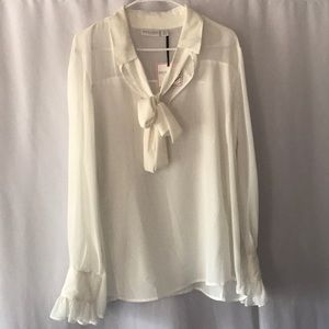 Bisou bisou white blouse with ruffles